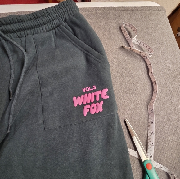 White Fox Offstage Volume 3 Sweatpants, size Large - Picture 3 of 8